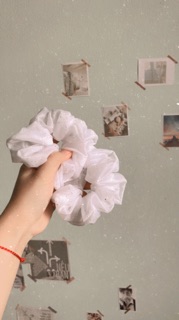 SCRUNCHIES trắng lấp lánh