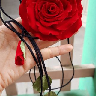 Cài áo hoa hồng nhung