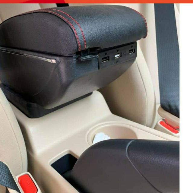 Hộp tỳ tay theo xe Xpander màu đen có cổng cắm USB-hàng cắm cốc.