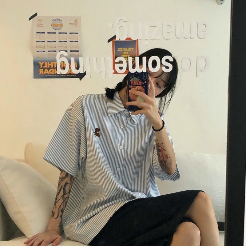 Áo Sơ Mi Sọc Caro Nhỏ Thêu Gấu Nâu