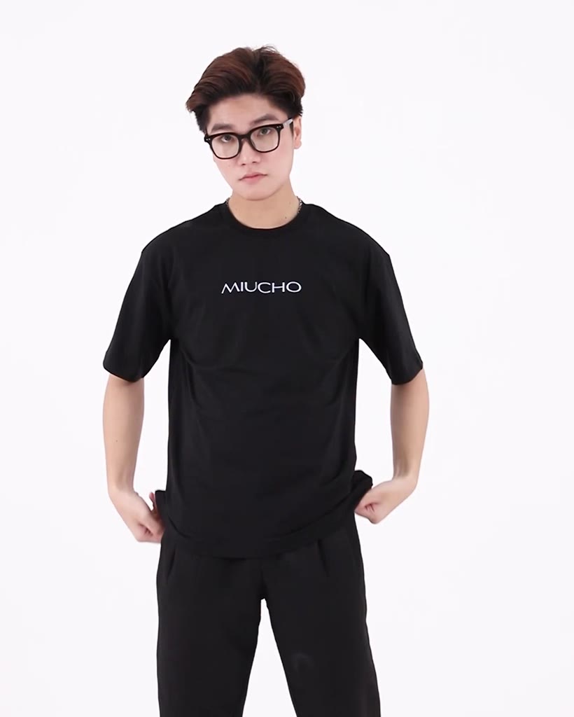 Áo thun unisex form rộng AT360 Miucho basic tee tay lỡ dành cho nam nữ in graphic | BigBuy360 - bigbuy360.vn