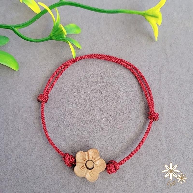 🌸Vòng Đeo Tay May Mắn Bằng Gỗ Đào Khắc Họa Tiết Hoa Mận Xinh Xắn
