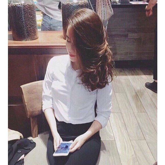 áo sơ mi dơ nhẹ lộn xộn