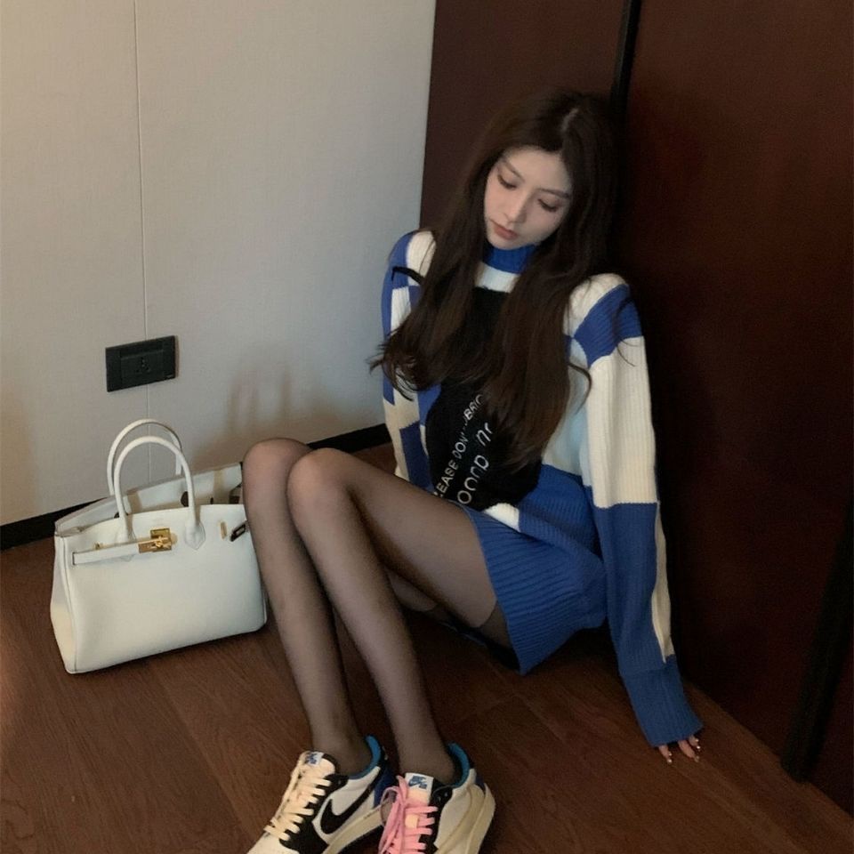 Áo sweater dệt kim tay dài thêu họa tiết màu xanh dương/ trắng phong cách Hàn Quốc