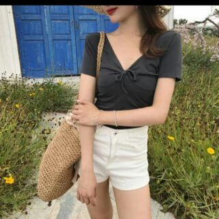 Áo phông bó cổ chữ v
