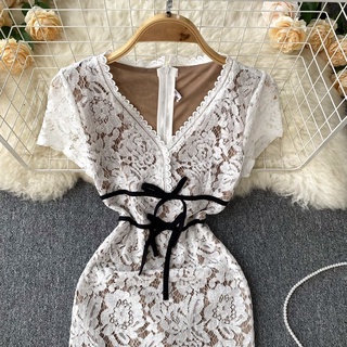 ( sẵn S) đầm ren body cổ V dự tiệc