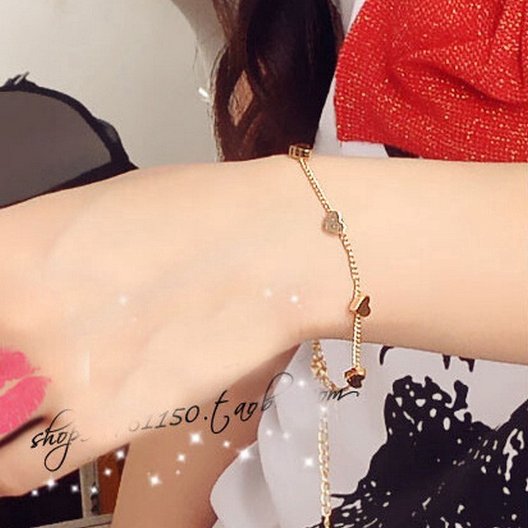 Vòng đeo tay kim loại gắn phụ kiện sao năm cánh thời trang | BigBuy360 - bigbuy360.vn
