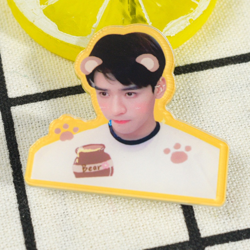 Ghim cài áo hình bằng acrylic họa tiết ngôi sao thần tượng Trung Quốc