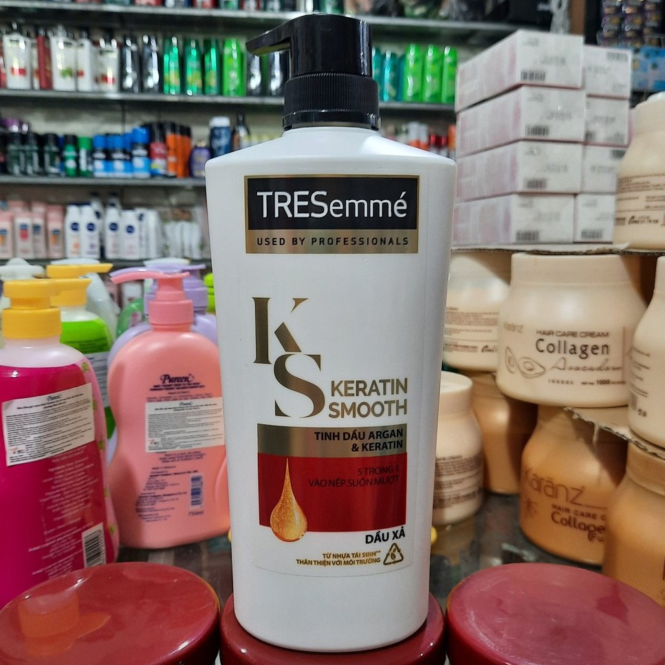 Dầu Xả Tresemmé Keratin Smooth Tinh Dầu Argan vào nếp suôn mượt 620g