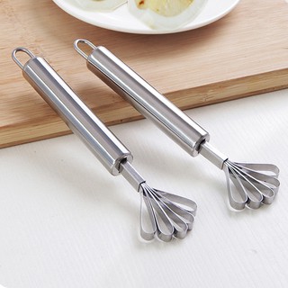 ĐÁNH VẢY CÁ KIÊM NẠO DỪA