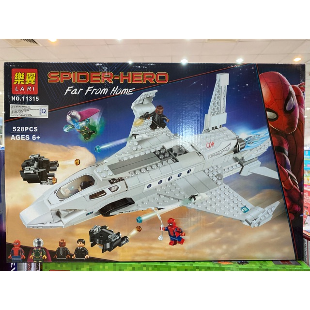 Lắp ghép lego mô hình máy bay.
