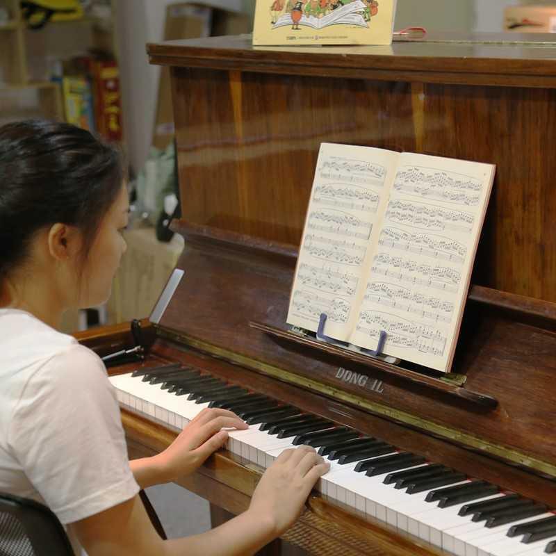 Giá Đỡ Đàn Piano Thiết Kế Dạng Cuộn Tiện Dụng