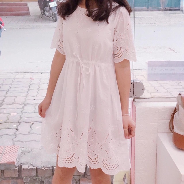Đầm xoè xô trắng rút eo thắt nơ