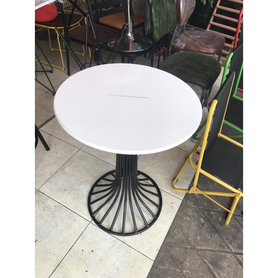 BÀN CÀ PHÊ CHÂN SẮT HÌNH LOA MẶT GỖ