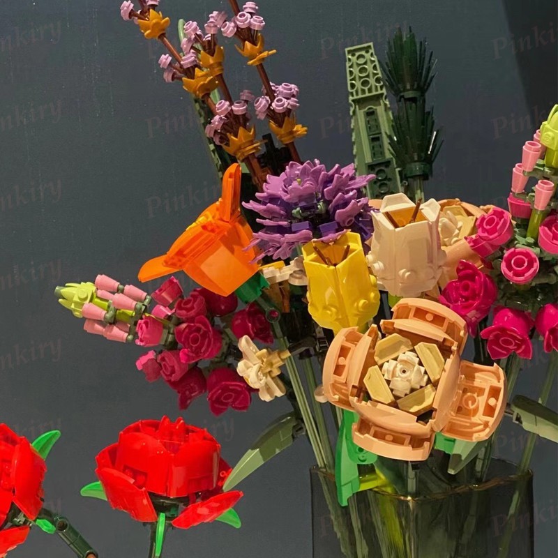 Lắp ráp mô hình botanical collection Creator Expert Flower Bouquet 11650 bó hoa hồng trưng bày