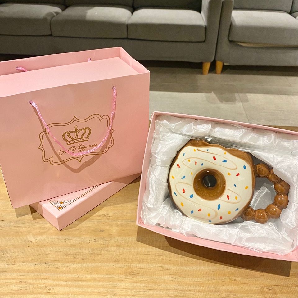 Cốc Sứ Hình Bánh Donut Kèm Ống Hút Thủy Tinh Làm Quà Tặng Sang Trọng