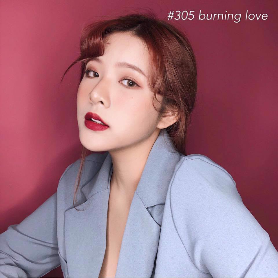 Son MAC Powder Kiss Lipstick Màu 305 Burning Love Tím Mận Cá Tính