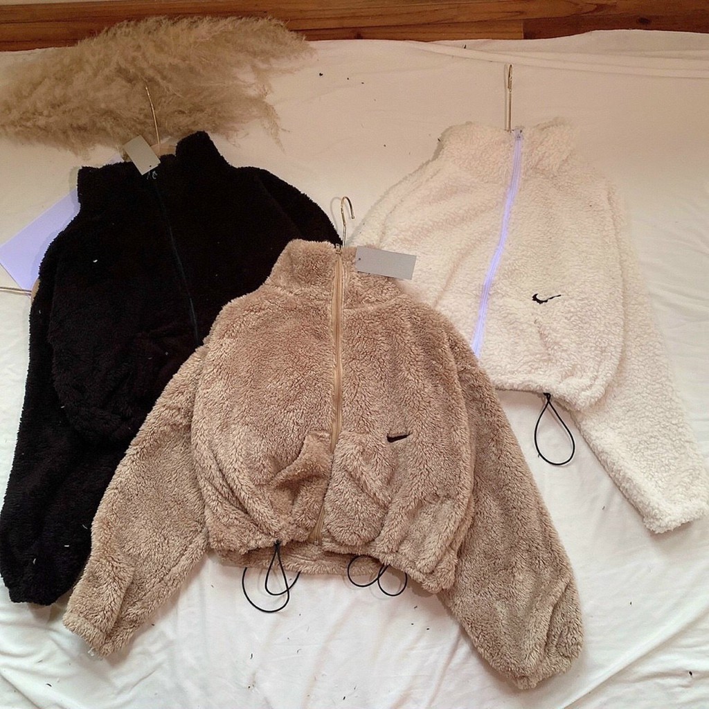 Áo Croptop lông nữ dài tay thêu logo dày dặn cực xinh | BigBuy360 - bigbuy360.vn