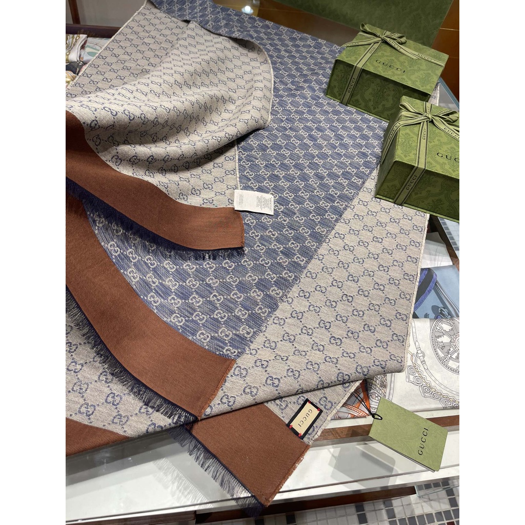 Khăn quàng cổ nữ da thật cao cấp GUCCI GG GC màu sắc, họa tiết mang phong cách vintage