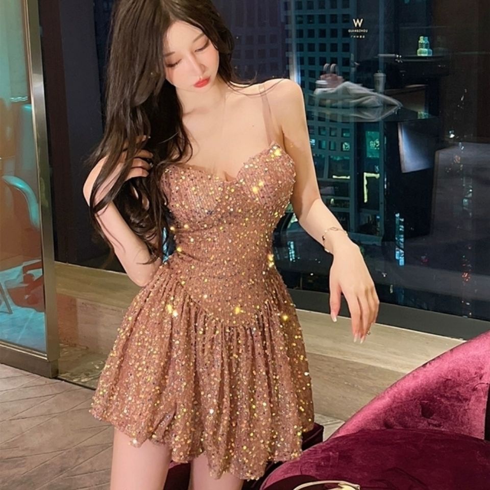 Đầm Hai Dây Xếp Ly Ôm Eo Đính Kim Sa Lấp Lánh Quyến Rũ Thời Trang Cho Nữ