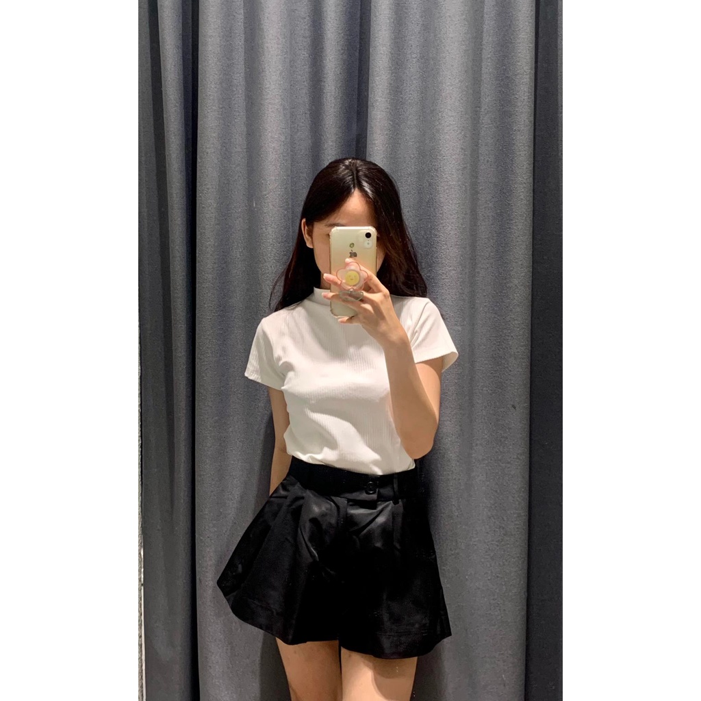 Quần shorts nữ nylon, là min - NYLON PLEATED SHORTS