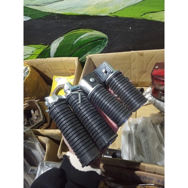 Để chân trước sau xe minsk