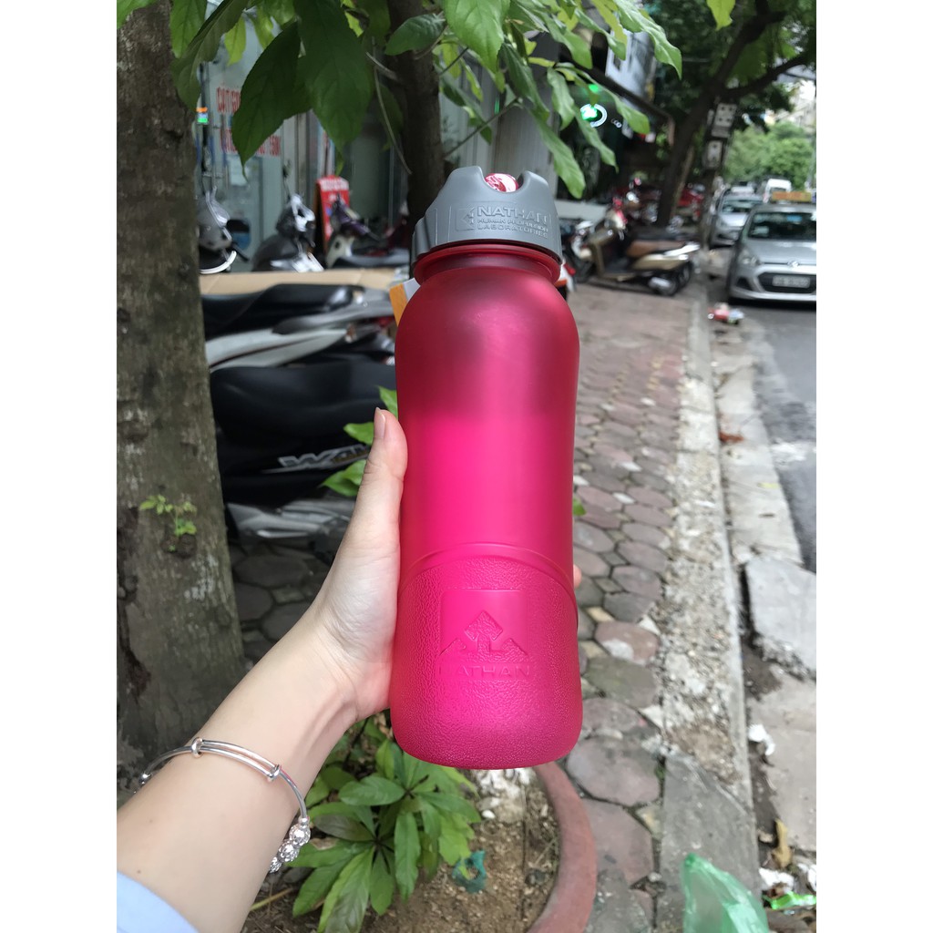 Bình đựng nước tập gym Nathan no BPA 700ML