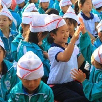 Mũ ca lô trắng