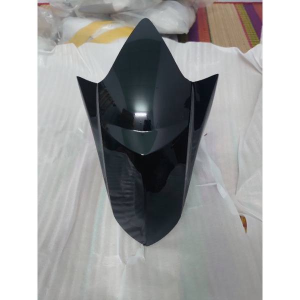 Dè chắn bùn trước màu đen bóng GTR 150