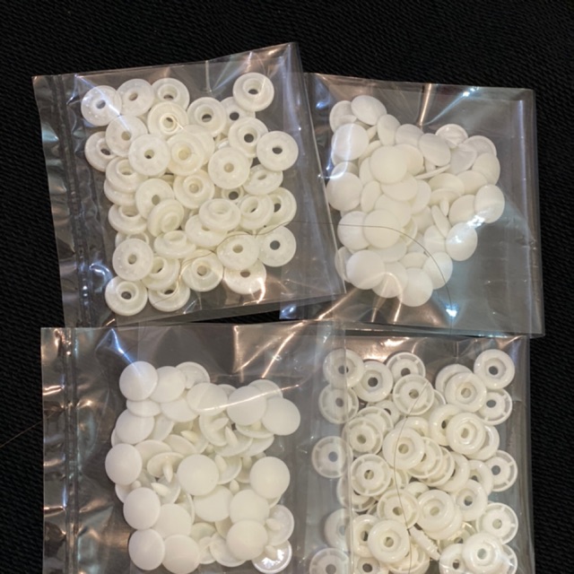 Nút bấm nhựa hàng nhật