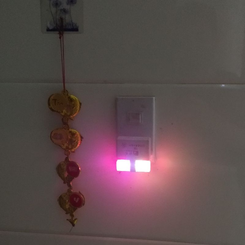 Đèn ngủ cảm ứng bóng led cảm biến ánh sáng tự động bật tắt