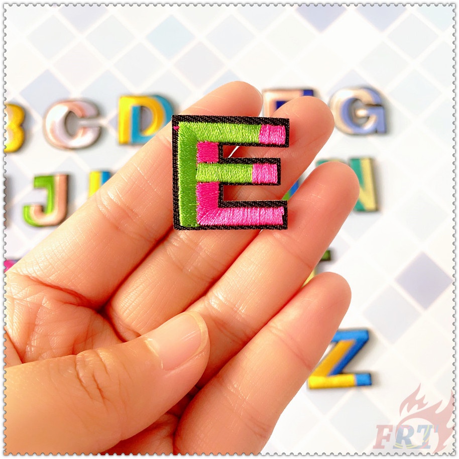 1 miếng dán ủi thêu hình chữ cái tiếng anh 3D nhiều màu sắc