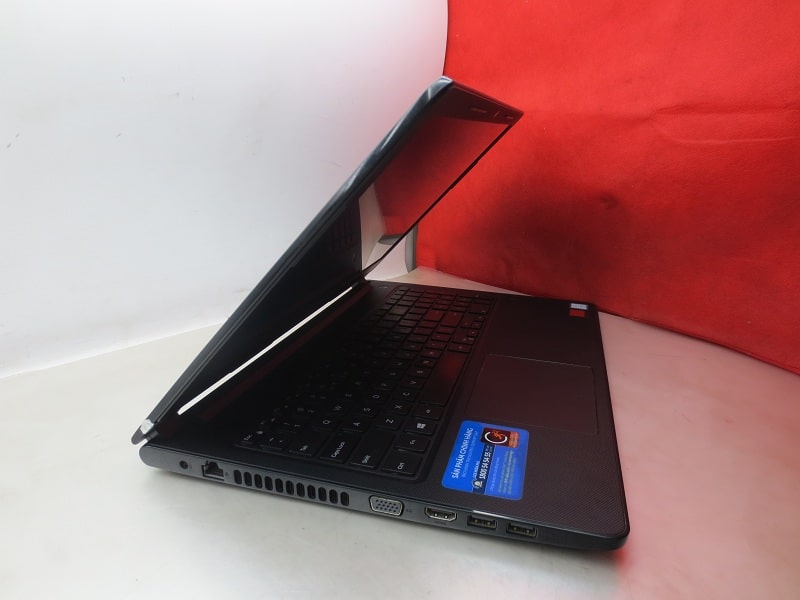 Laptop Cũ Dell Vostro 3578 CPU Core i7-8550U Ram 8GB Ổ Cứng SSD 120GB + HDD 1TB VGA AMD Radeon (TM) 520 LCD 15.6'' inch