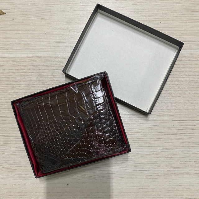 Ví nam da cá sấu 1 mặt không gù cao cấp full box. KHÔNG bán hàng dập vân cá sấu.
