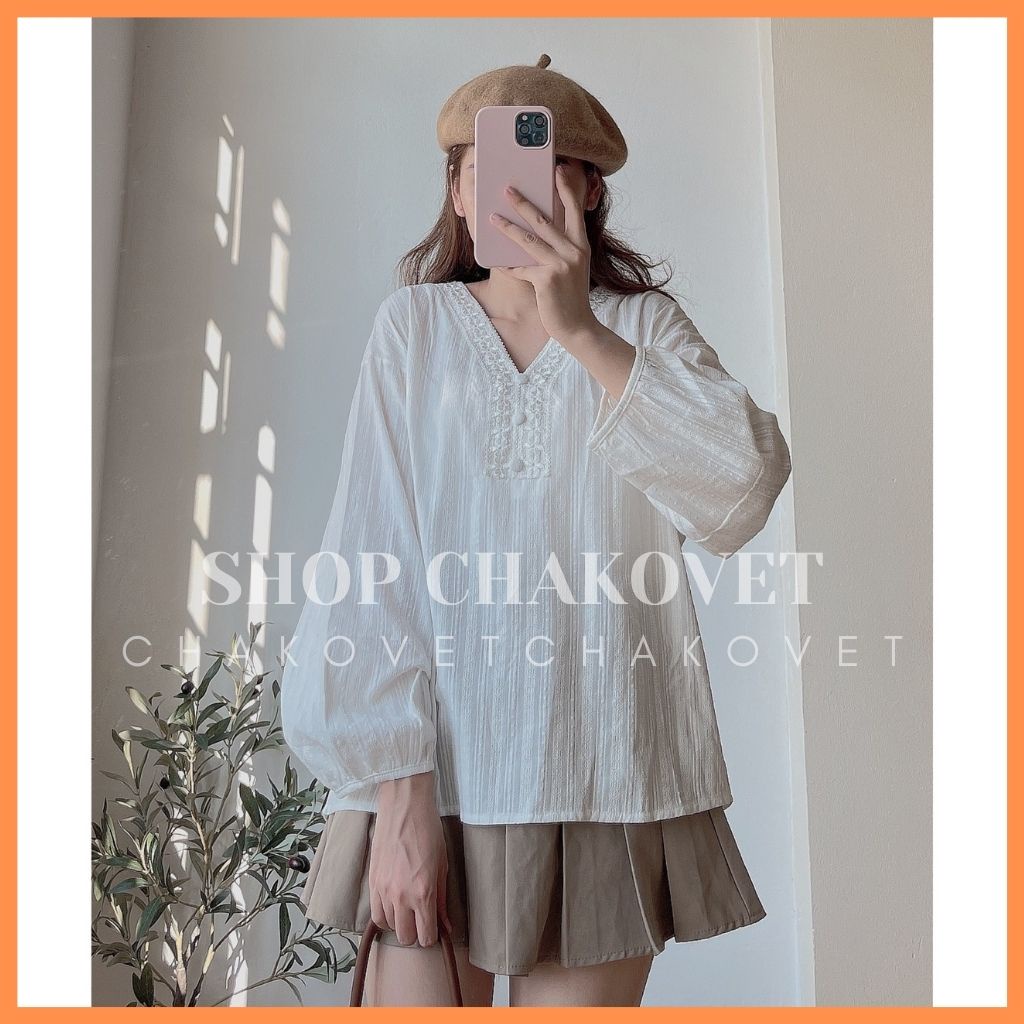 Áo sơ mi nữ cổ chữ V tay dài màu trắng CKA889, kiểu áo babydoll nữ tay phồng thiết kế cúc bọc phối ren cổ đẹp cá tính
