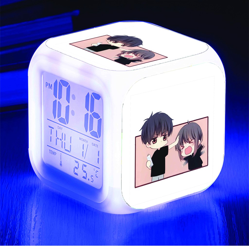 Đồng hồ báo thức để bàn in hình CON TIM RUNG ĐỘNG manhua ainme chibi LED đổi màu