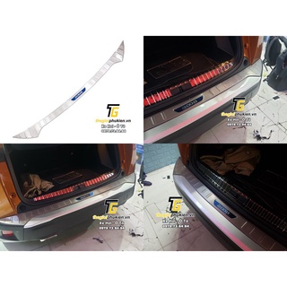 Ốp chống trầy bậc cốp Peugeot 2008 – Mẫu Inox
