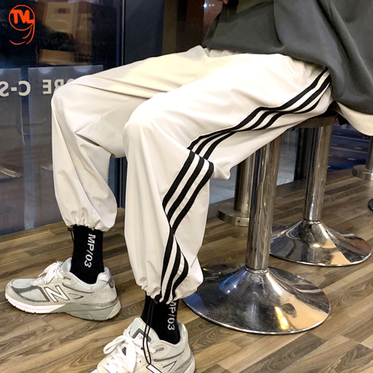 Quần Jogger Nam Nữ UNISEX TVL1999 PHONG CÁCH Thể Thao 3 Sọc Form Ống Rộng Để Suông Hoặc DÂY RÚT ĐIỀU CHỈNH BO GẤU.