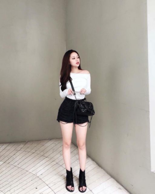 [Mã FAMAYWA giảm 10K đơn 50K] ÁO LỆCH VAI TAY DÀI XỎ NGÓN | BigBuy360 - bigbuy360.vn