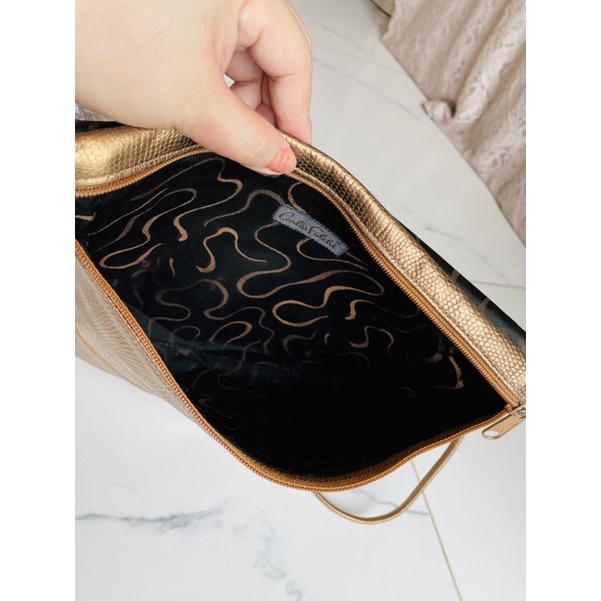 Lc179 Túi si đeo chéo da thật phủ nhũ hiệu Carlos Falchi