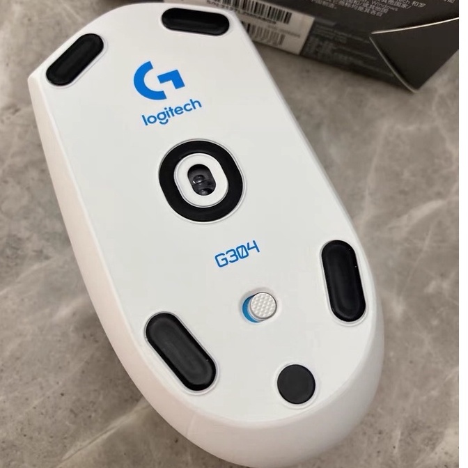 Chuột Máy Tính Không Dây Logitech G304 Lightspeed 25600 DPI 6 Phím tặng kèm Pin GP Alkanline LR6 1.5v. Nhà sản xuất: OEM