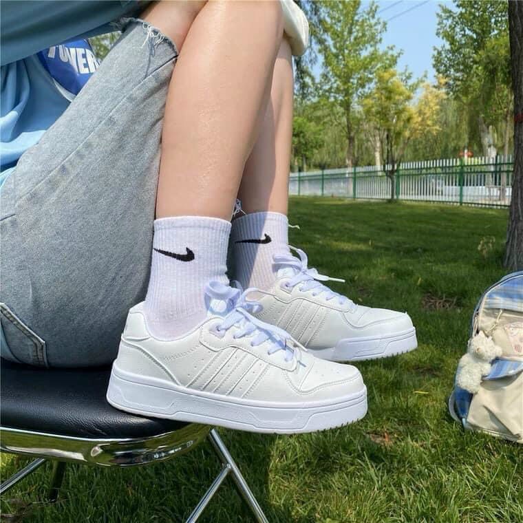 Tất nữ cổ ngắn thể thao 2 màu đen trắng