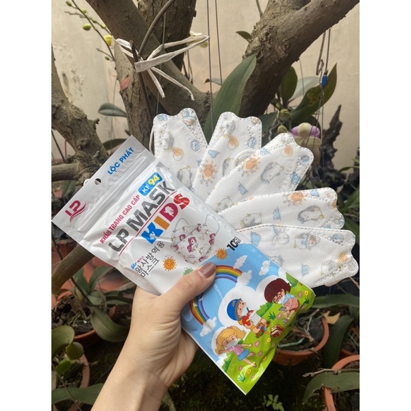 Thùng 300 chiếc KF94 cho bé 4-12 tuổi