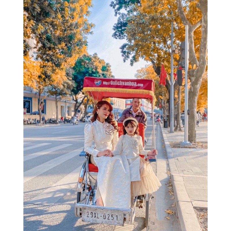Áo dài gấm mẹ và bé thiết kế tết