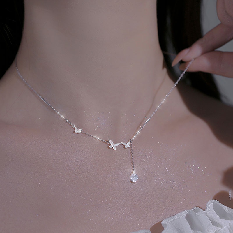 Vòng cổ Mạ Bạc Mặt Bướm Đính Đá Pha Lê Nhã Nhặn