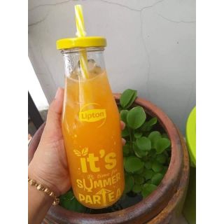 Chai nước thủy tinh kèm nắp ống hút