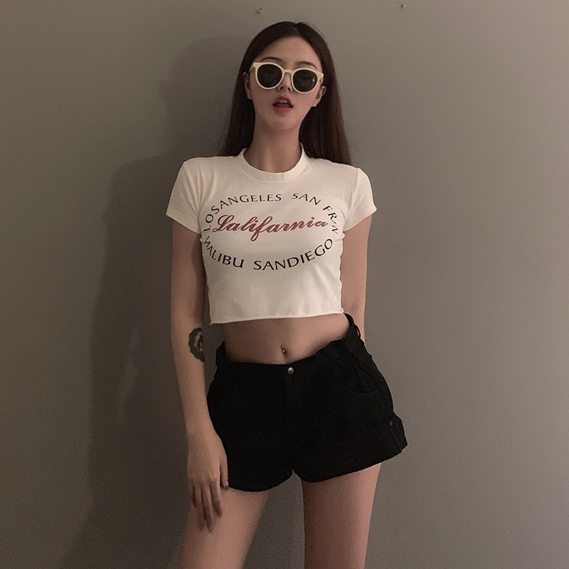 Áo Croptop tay ngắn hoạ tiết chữ cho phái nữ