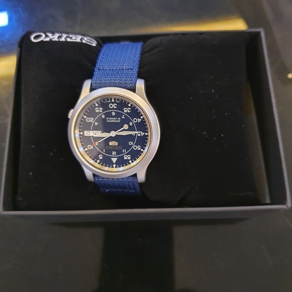 [Hàng xách tay Mỹ chính hãng] Đồng hồ nam hiệu Seiko 5 tự động SNK807 mặt thép không gỉ dây Blue Canvas bảo hành 3 tháng