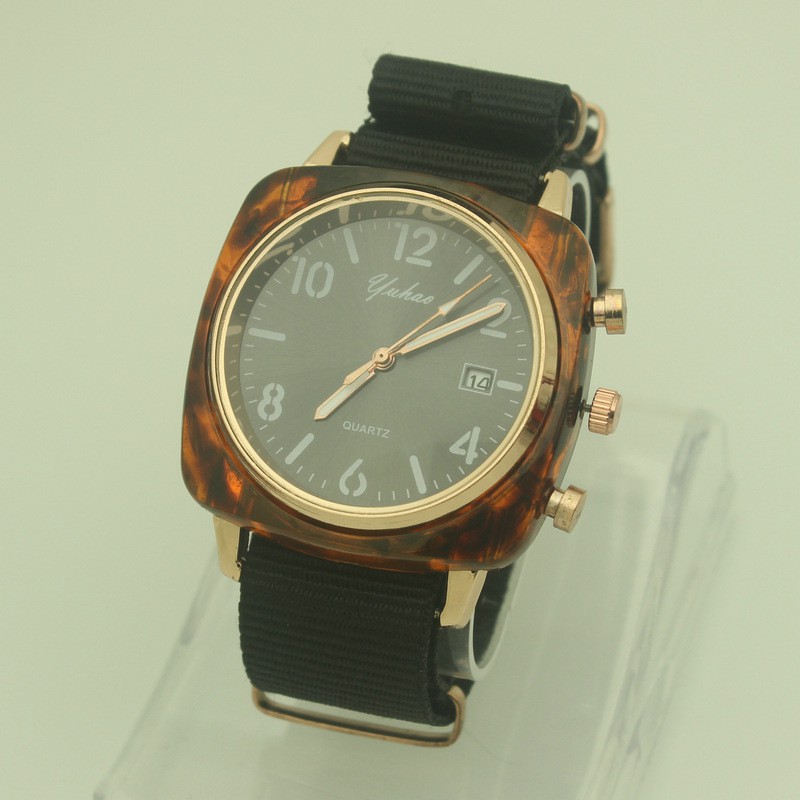 Đồng hồ đeo tay Cặp đôi nam và nữ Douyin mặt vuông Quartz