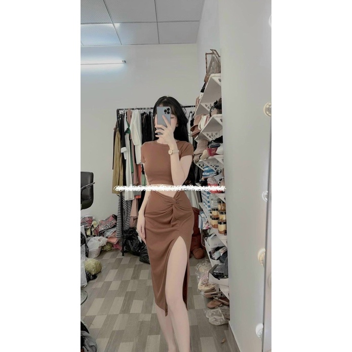 Đầm tay ngắn cổ tròn ôm body kiểu khoét eo xoắn bên cực xinh , chất thun gân dày dặn mềm mịn